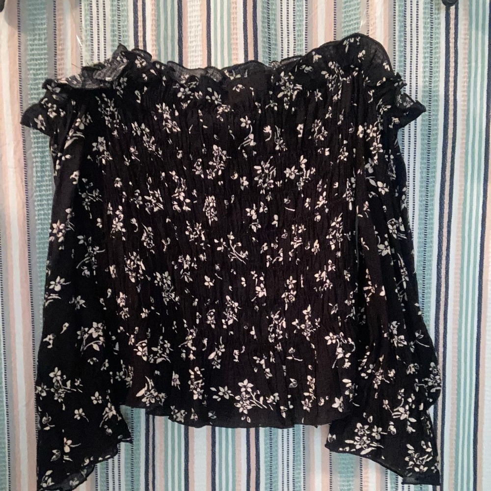 OFF SHOULDER CROP TOP